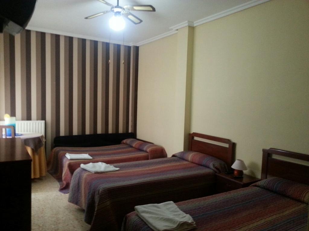 Pension Cinco Villas Logrono Room photo