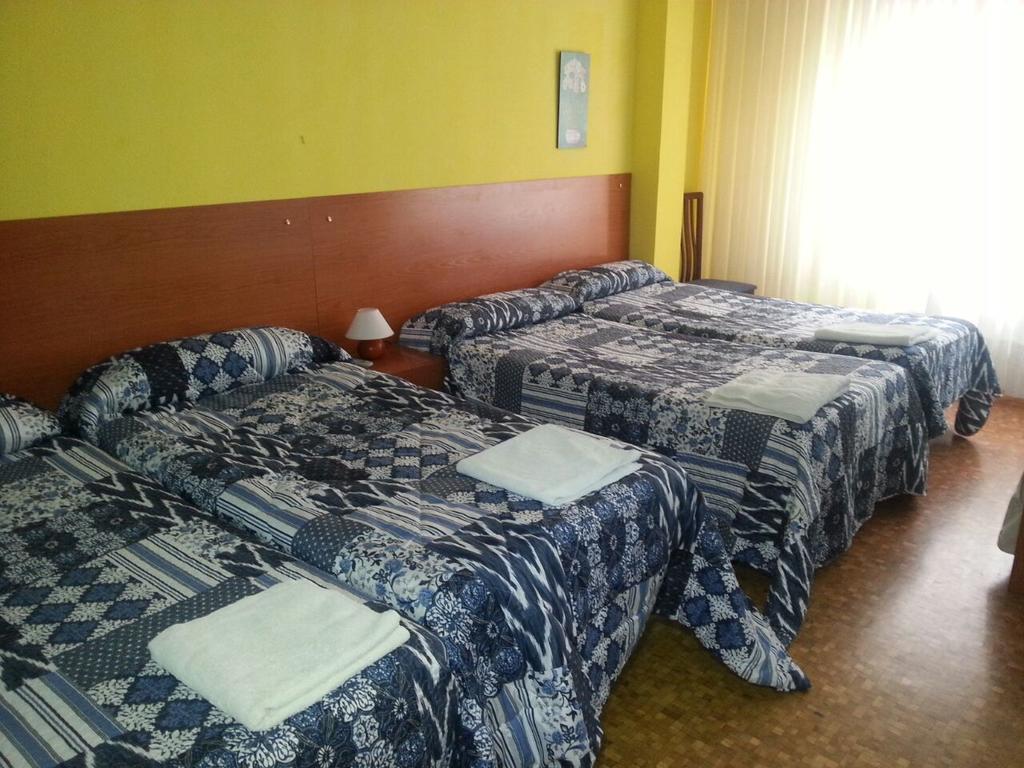 Pension Cinco Villas Logrono Room photo